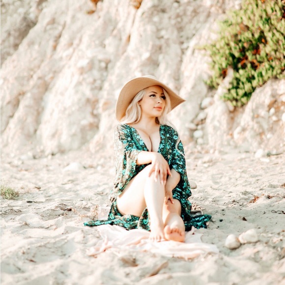 🤎LIVE NOTIFICATION 🤎 BRING YOUR HUSBAND’S CREDIT CARD! LET’S SHOP!🤎🤎🤎 - Picture 3 of 14